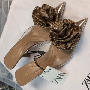 GUC - Zara woman flower vinyl heels size 38 7.5 Brown Gold